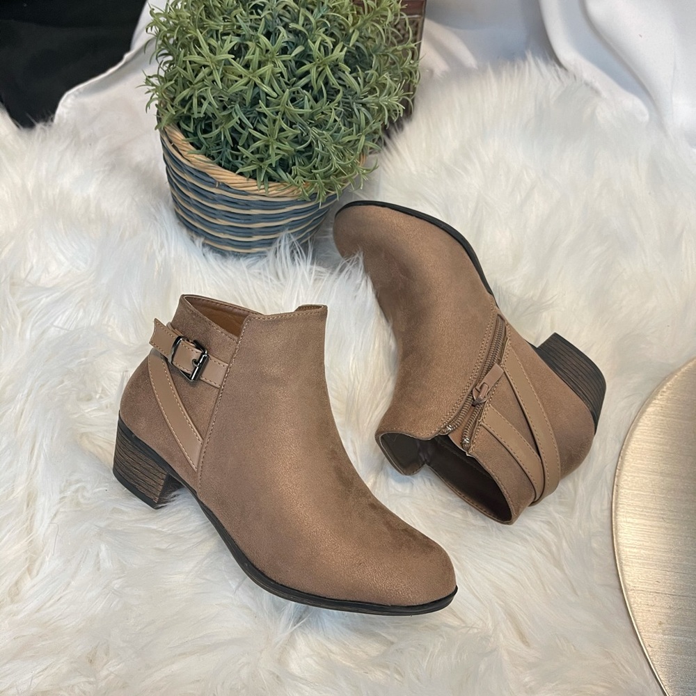 Nude suede Ankle Boots